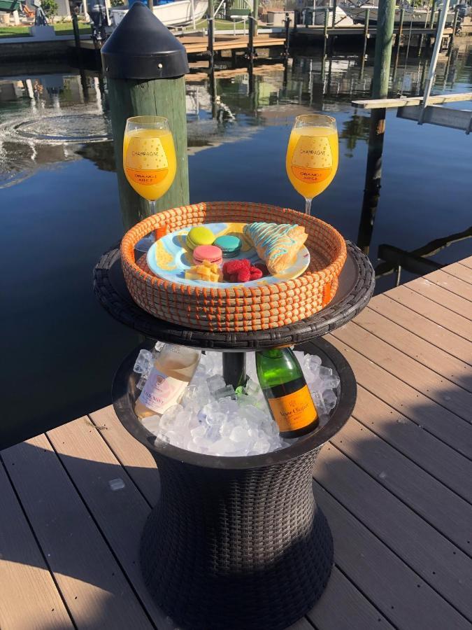 Hot Tub And Dock Gilligan'S On The Island Matlacha Exterior foto