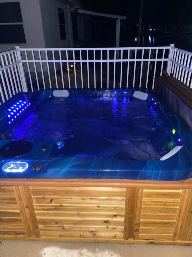 Hot Tub And Dock Gilligan'S On The Island Matlacha Exterior foto